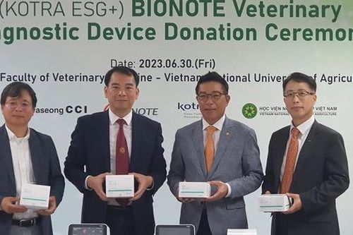 Tiếp nhận máy xét nghiệm miễn dịch huỳnh quang nhằm nỗ lực nhằm cải thiện phúc lợi động vật tại địa phương