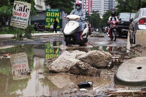 'Con đường đau khổ' ở Hà Nội khiến nhiều người, phương tiện 'gặp nạn' chính thức 'khơi thông' điểm nghẽn về vốn