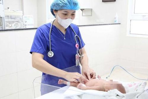Hành trình giành giật sự sống cho bé trai sinh cực non 700 gram
