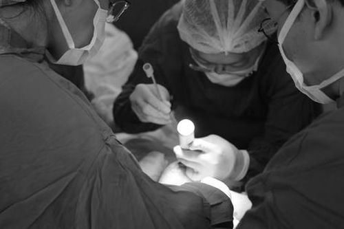 Cứu sống bé sơ sinh có khối u to vùng cổ ngay trước khi em bé chào đời