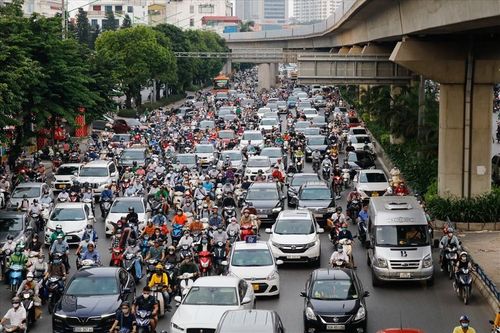 Năm 2030, Hà Nội sẽ cấm xe máy vào nội đô: Liệu có khả thi?