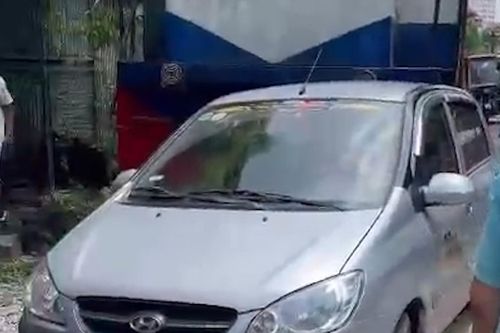 Đỗ xe sát đường tàu, ôtô bị tàu hỏa lao trúng