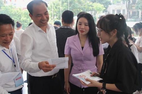 Trưởng Công an quận Tây Hồ trực tiếp xin việc cho người lầm lỡ