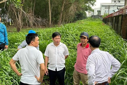 Vụ dòng nước bọt trắng xóa tràn vào khu dân cư: Chủ tịch tỉnh Đồng Nai chỉ đạo khẩn