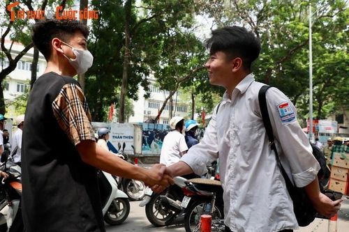 Điểm chuẩn lớp 10 công lập của Hà Nội tăng vọt ở nhóm 'an toàn'