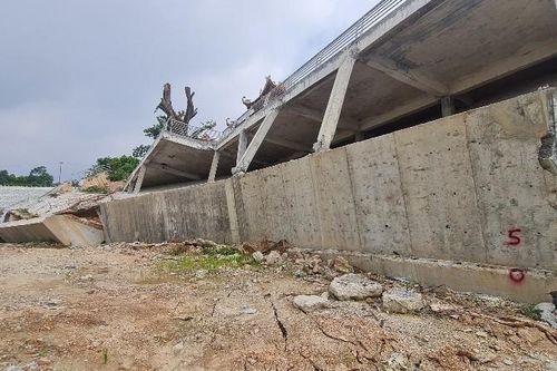 Kè chống sạt lở vừa xây xong đã sập ở Vĩnh Phúc