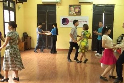 Lớp học khiêu vũ đặc biệt của những người khiếm thị