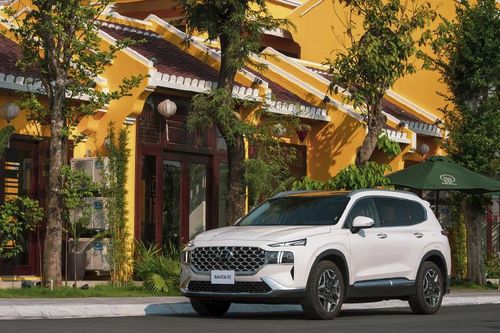 Hyundai Santa Fe có phiên bản Hybrid, giá 1,45 tỷ đồng