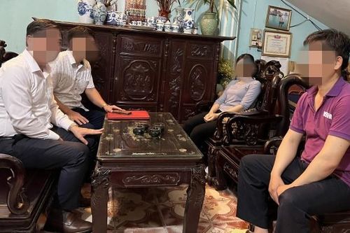 Lĩnh án vì không chịu giao con