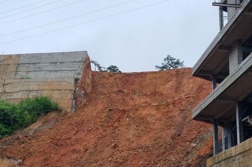 Chủ động xử lý một phần taluy tại vị trí sạt lở nghiêm trọng ở Đà Lạt