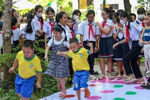 Trao 500 phần quà cho thiếu nhi Thừa Thiên-Huế tại Ngày hội sắc màu