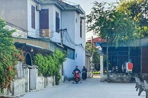 Khối trưởng dán thông báo 'không có thẻ đi vào đường phải nộp 3 triệu đồng'