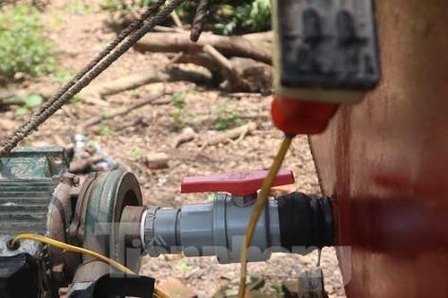 Hà Nội: Chật vật 'mang' nước giếng về làng dù sống giữa hai nhà máy nước lớn