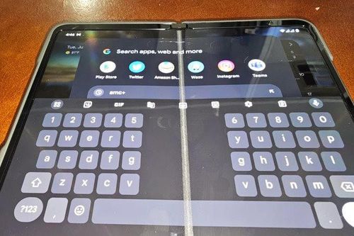 Smartphone Pixel Fold vừa bán đã lỗi màn hình