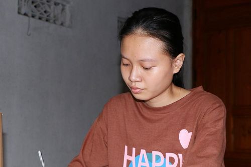 Nữ sinh mất bố mẹ trước ngày thi tốt nghiệp: 'Con đã hoàn thành tốt kỳ thi'