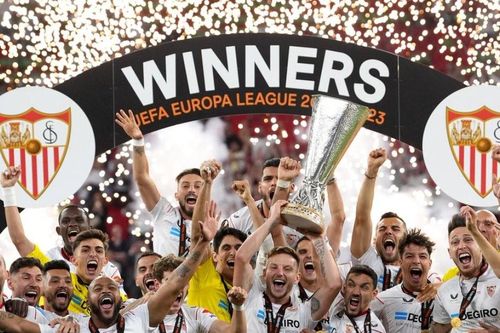 Sevilla khủng hoảng, rao bán toàn bộ đội hình vô địch Europa League