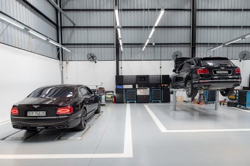 Triệu hồi Bentley Flying Spur tại Việt Nam vì lỗi màn hình giải trí