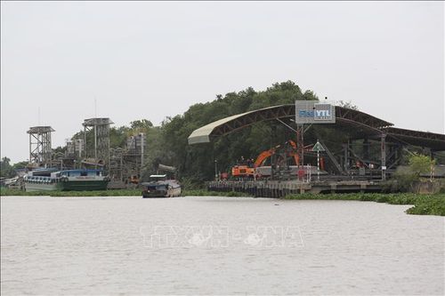 Chấn chỉnh hoạt động cảng, bến thủy nội địa trên tuyến sông Vàm Cỏ Đông
