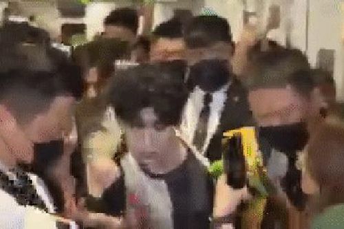 Cặp đôi màn ảnh bị fan ép phải công khai hẹn hò thật ngoài đời