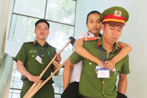 Những câu chuyện đẹp giữa mùa thi