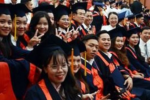 Có thêm 353 cử nhân, kỹ sư và kiến trúc sư tốt nghiệp ra trường