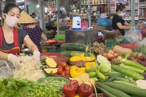 Lương cơ sở tăng từ 1/7: Lo giá hàng hóa 'tát nước theo mưa'