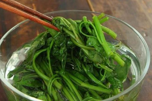 Những người nào cần hạn chế ăn rau muống?