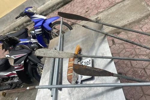 Triệu tập 15 thanh niên mang dao phóng lợn gây rối ở bãi tắm