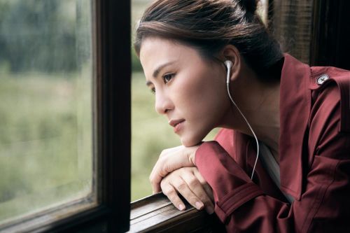 Ca sĩ Hà Nhi ra mắt 'Vì em chưa bao giờ khóc'