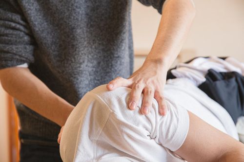 Lý do bất ngờ khiến nam sinh đau đầu suốt 16 giờ/ngày