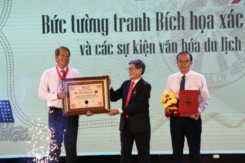 Bức tường tranh bích họa ven biển ở Ninh Thuận xác lập kỷ lục Việt Nam