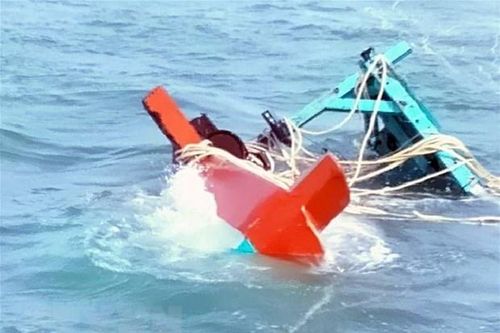 Bộ đội Biên phòng Kiên Giang cứu sống năm ngư dân gặp nạn trên biển