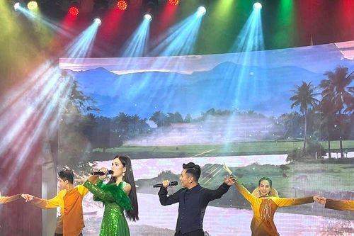 Buồn như hội chợ mắc mưa