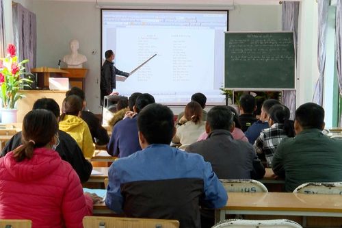 Phát huy vai trò của người có uy tín trong xóa đói giảm nghèo