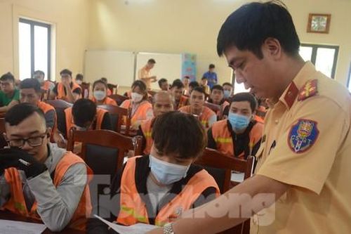 Hơn 300 shipper ký cam kết