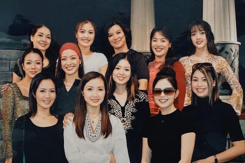 Bức ảnh dàn diễn viên thập niên 90 gây sốt, lạ nhất là nghệ sĩ Vân Dung