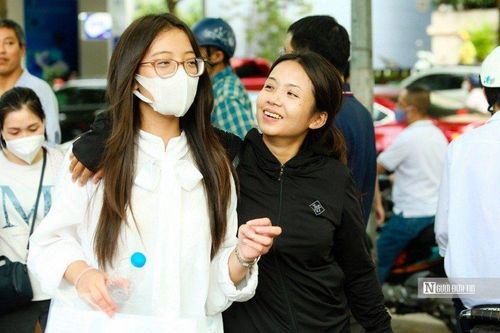 Thí sinh cần làm thủ tục gì sau khi trúng tuyển vào lớp 10?