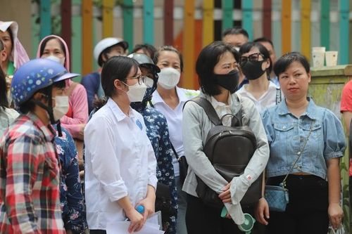 Mẹ dằn vặt vì con điểm cao nhưng vẫn trượt trường THPT công lập