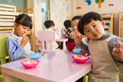 Mẹ stress vì con mới đi học mầm non một tháng mà tuần nào cũng ốm