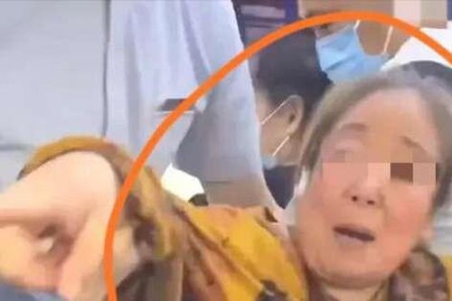 Ỷ mình 'có bệnh trong người', người phụ nữ mắng chửi thậm tệ và ép cô gái đổi chỗ trên máy bay