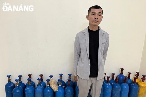 Thu giữ 29 bình khí cười không rõ nguồn gốc
