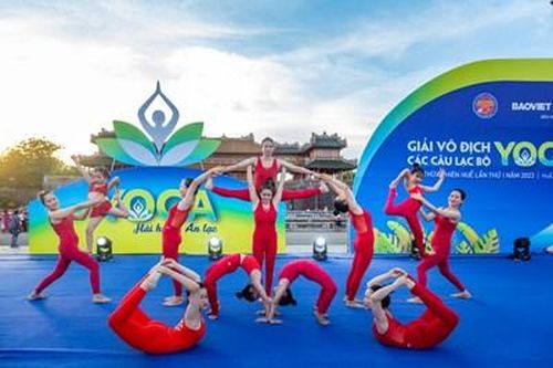 Trên 1.000 người tham dự Ngày quốc tế Yoga tại Huế