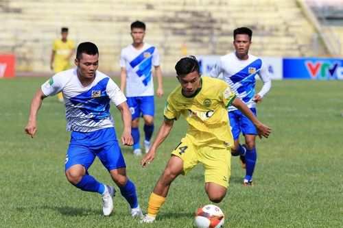 Thua CLB Hòa Bình 0-2, CLB Huế rơi xuống vị trí thứ 7