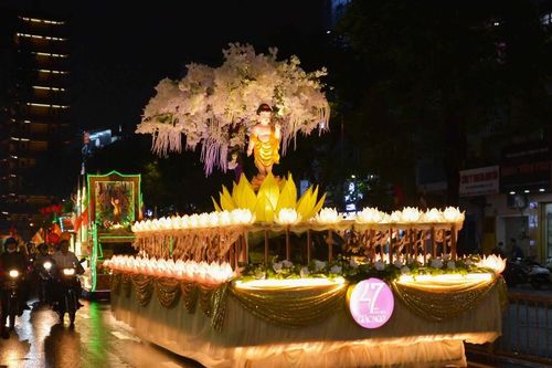 Ngắm lại xe hoa Báo Giác Ngộ kính mừng Phật đản - được bình chọn có thiết trí sáng tạo