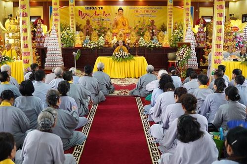 Thái Nguyên: Hơn 3.000 Phật tử tham dự khóa tu 'Một ngày an lạc' tại chùa Thượng