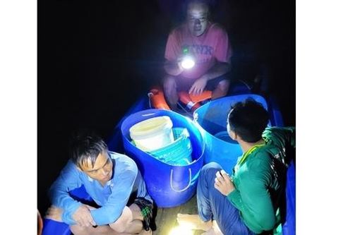 Kịp thời ứng cứu 5 người bị nạn trên biển