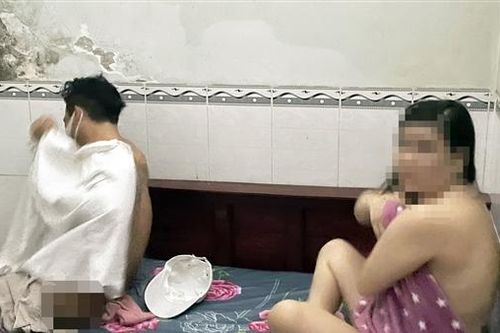 Xóa ổ mại dâm ở vùng biên giới