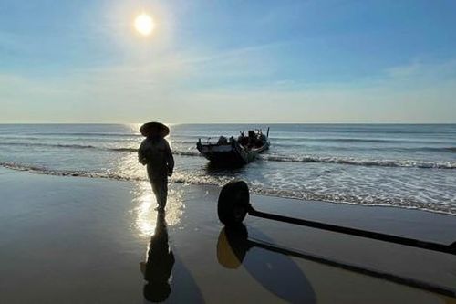Biển Hải Tiến - Bản hòa ca bình minh
