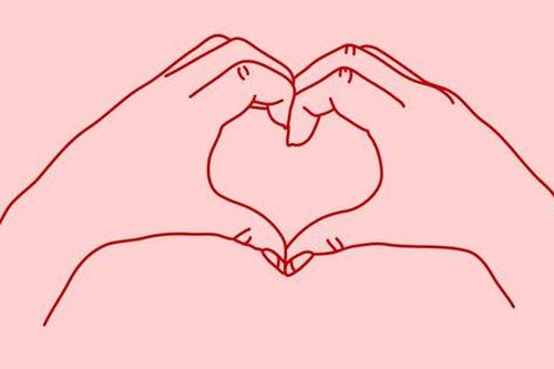 Hai người phụ nữ cao tuổi cần giúp đỡ