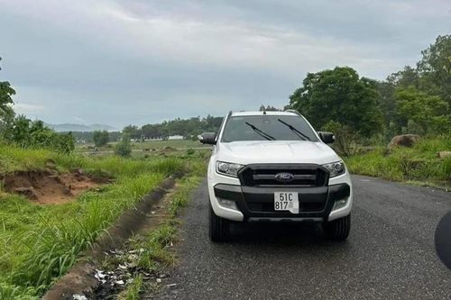 Người đàn ông chết cháy gần chiếc xe bán tải